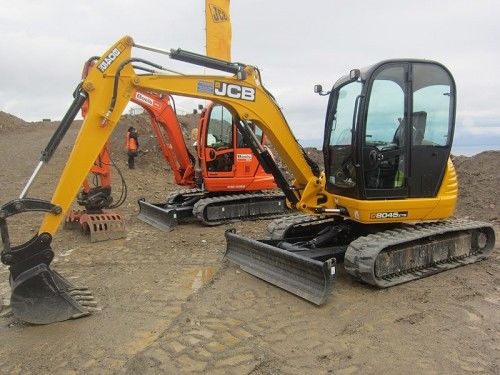 Аренда мини экскаватора JCB с ковшом 20 см в Москве