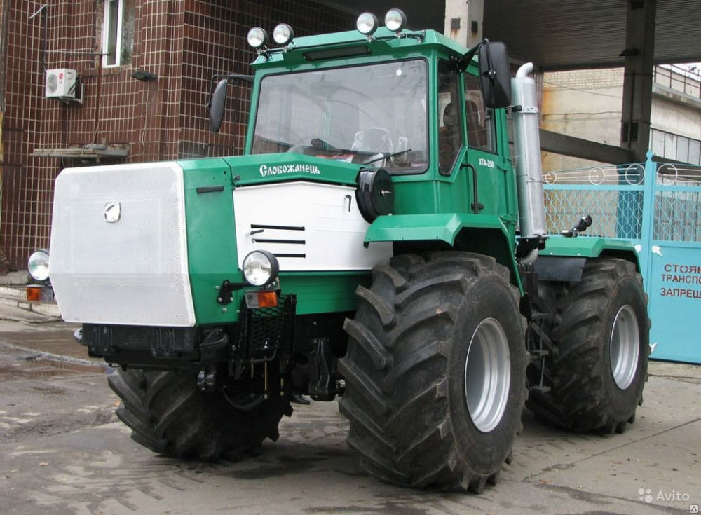Трактор ХТА-220 Слобожанец