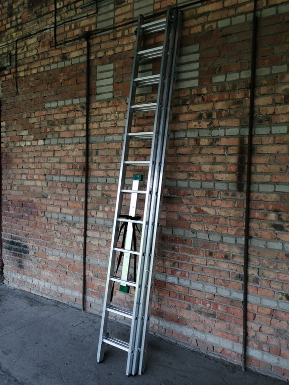 Алюминиевая лестница трехсекционная 3x12 «Стандарт» складная 820 см