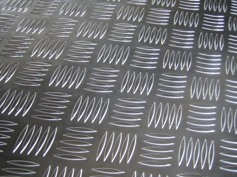Алюминиевый рифленый лист от 1.5х1200х3000 до 4.0х1200х3000 мм