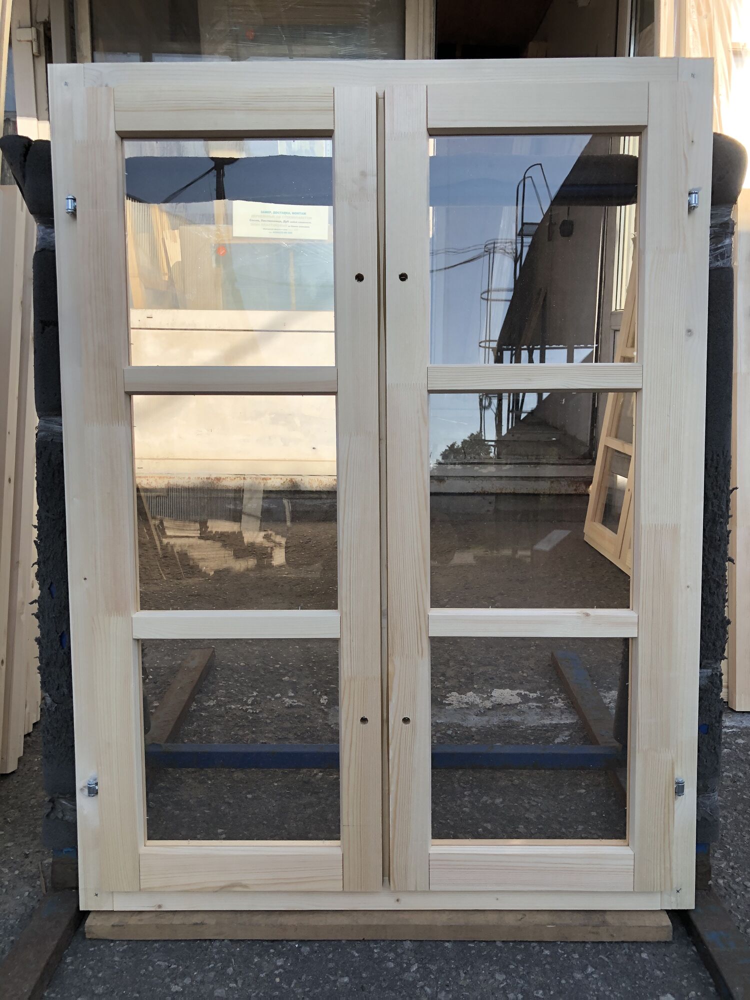 Готовое окно на производстве